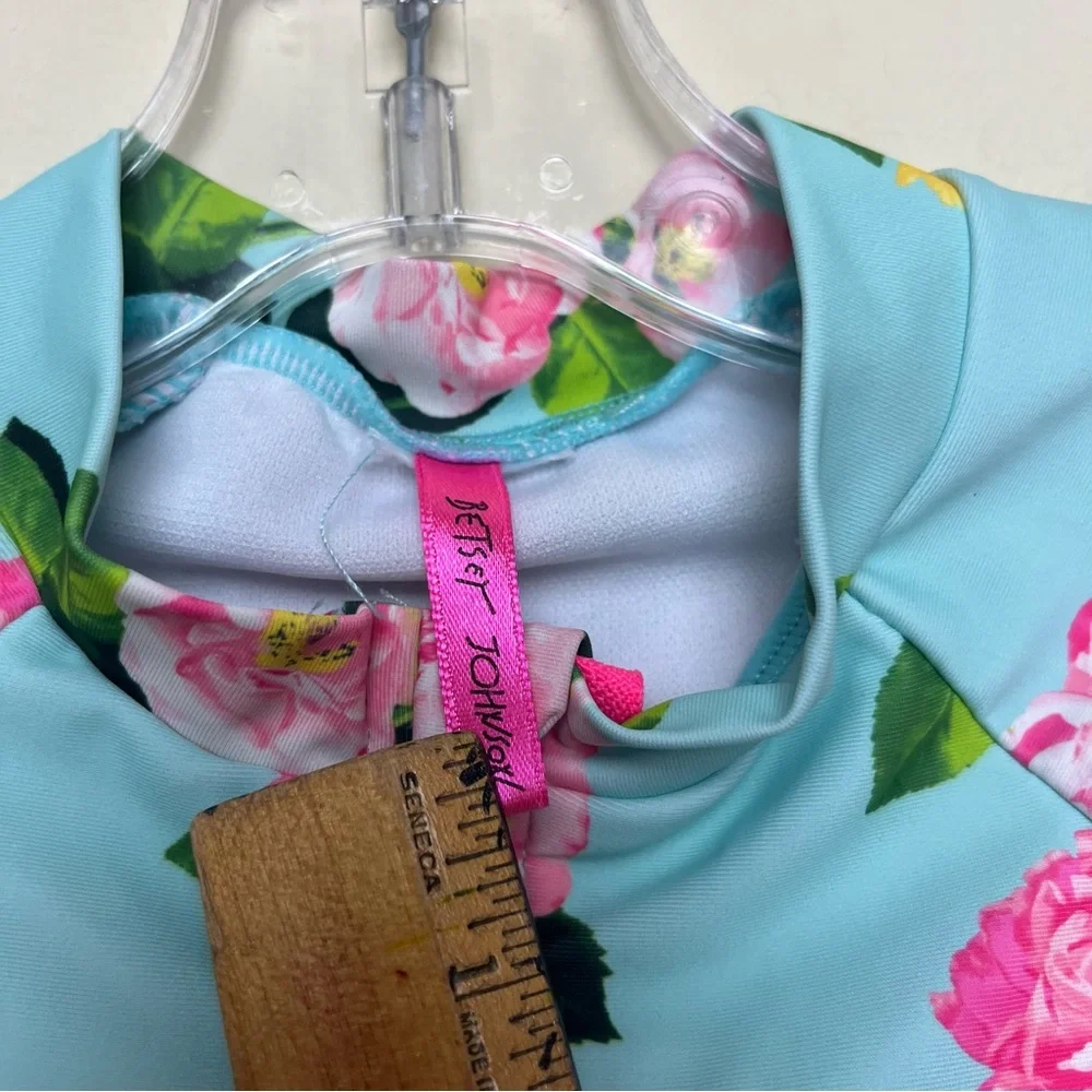 Betsey Johnson excellent please